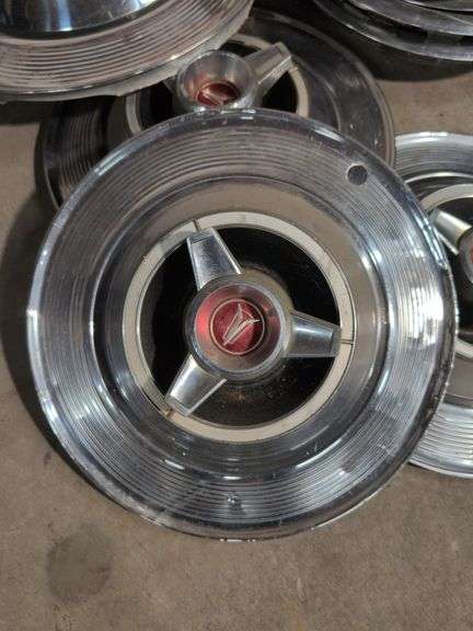 10+ hubcaps - Chevy and others
