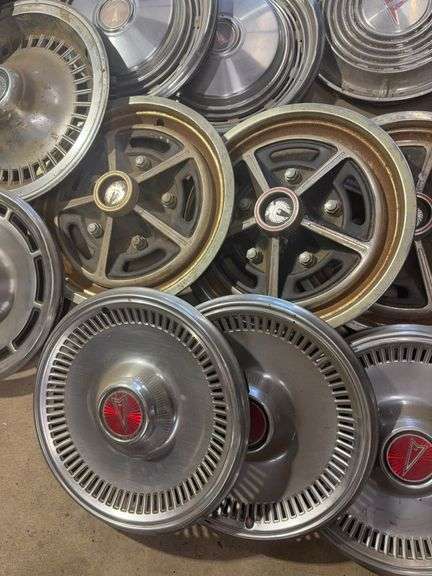 15+ hubcaps - see photos - Pontiac, Thunderbird, Chevy, and more