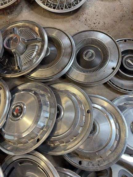 15+ hubcaps - see photos - Ford, Mercury, Buick, and more