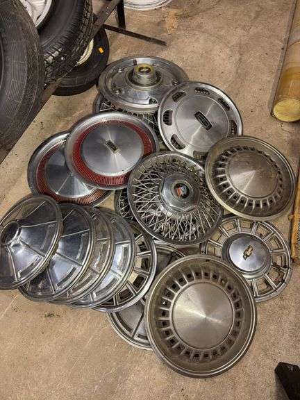 15+ hubcaps - see photos - Chevy, Buick, and more