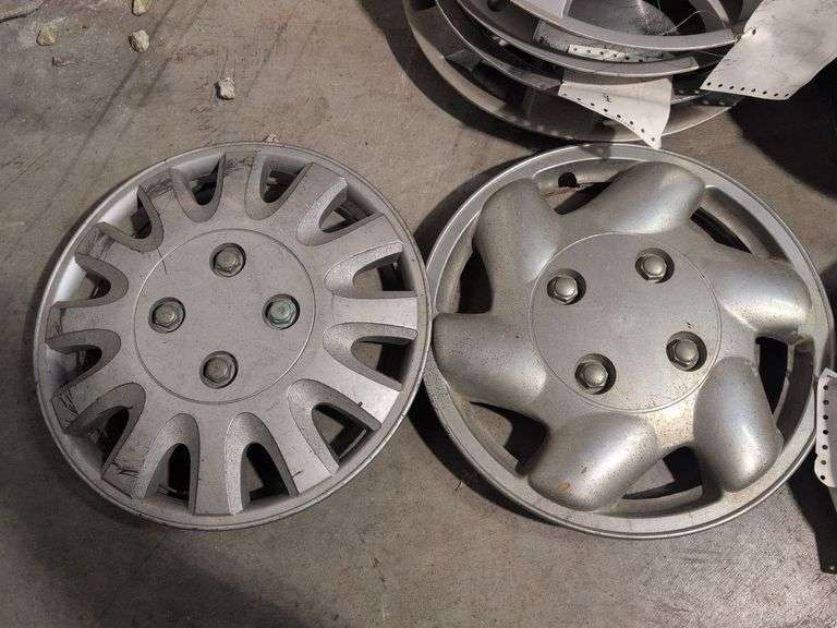 10+ hubcaps - Honda, Toyota, and more