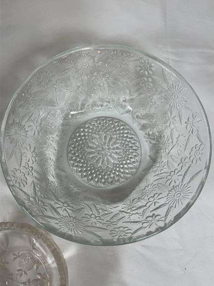 ASSORTED PATTERN GLASS PIECES