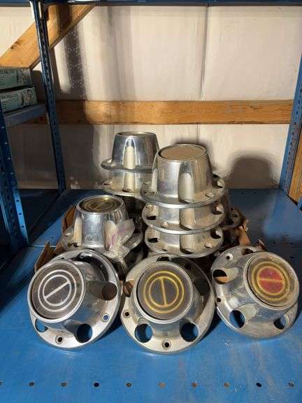 (15) Ford hub cap covers