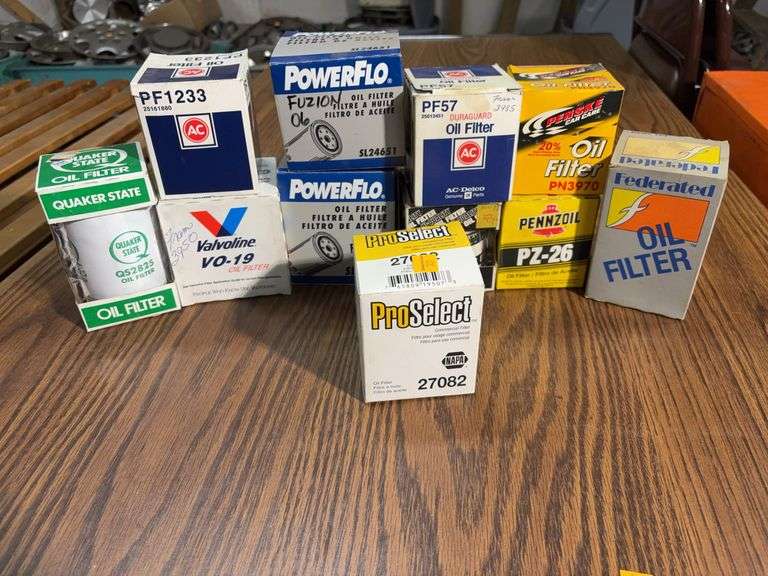 Flat of miscellaneous oil filters - see photos
