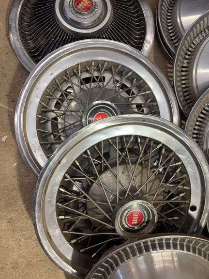 15+ hubcaps - see photos - Dodge, Oldsmobile, and more