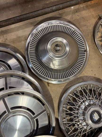 15+ hubcaps - see photos - Buick, Ford, and more