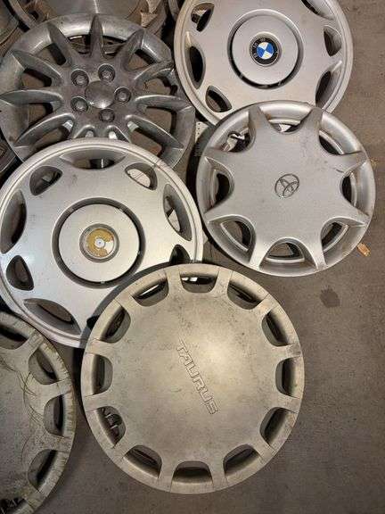(15) Hub caps including Taurus, Toyota and more