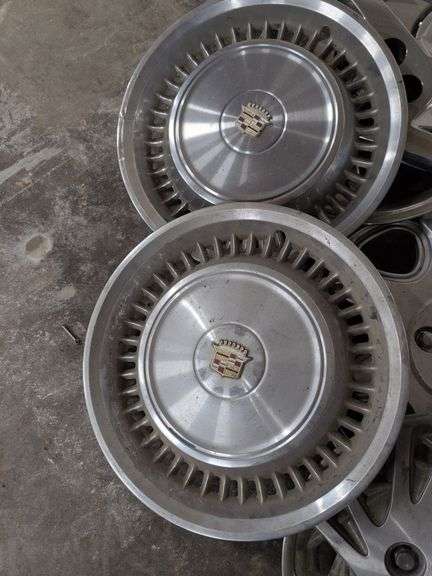 15+ hubcaps - Cadillac, Chevy, Pontiac, and others
