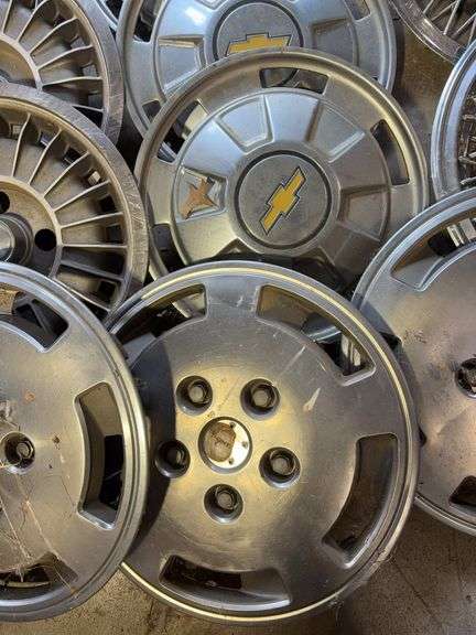 15+ hubcaps - see photos - Chevy, Pontiac, Mustang, and more