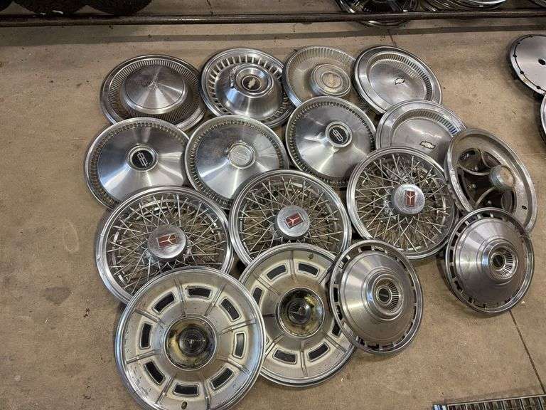 15+ hubcaps - see photos - Chevy, Oldsmobile, and more