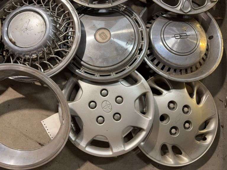 (15+) hub caps including Chevy, Toyota and more