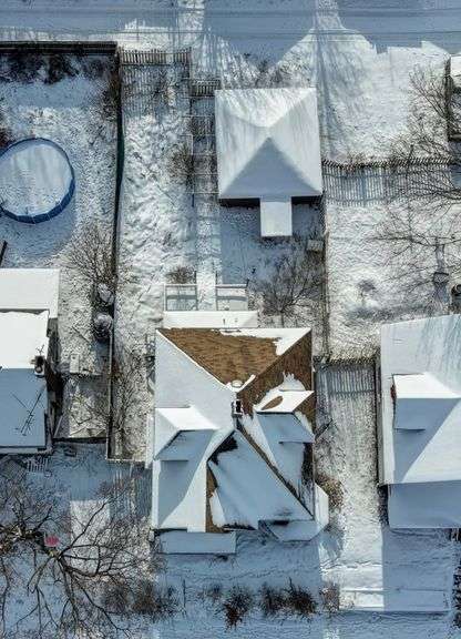 2-Story Home & Detached Garage