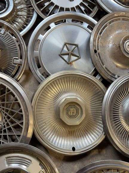 15+ hubcaps - see photos - Chevy, Pontiac, and more