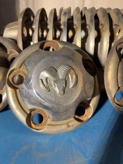 (21) Ram hub cap covers