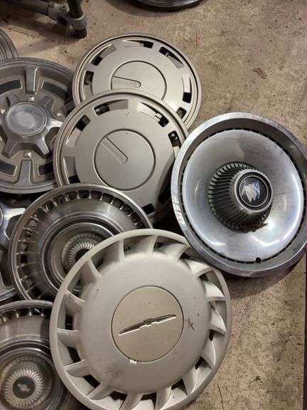 15+ hubcaps - see photos - Chevy, Ford, Buick, and more