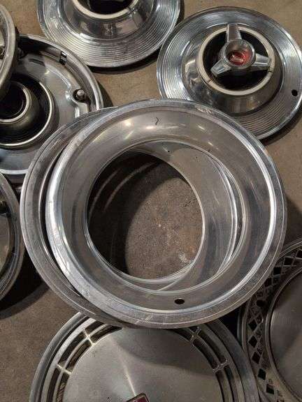 10+ hubcaps - Chevy and others