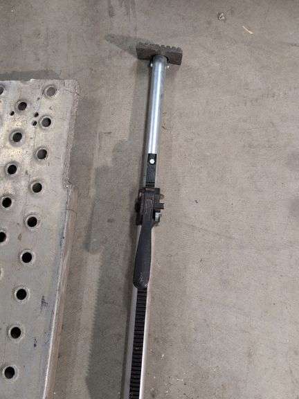 (2) 78" metal ramps and trailer jack bar