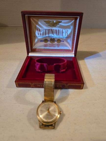 WITTNAUER WINDUP WRIST WATCH WITH CASE WORKS
