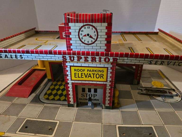 1949 COHN FRANK STUDIOS TIN LITHO SERVICE STATION 25" X 16" X 11"