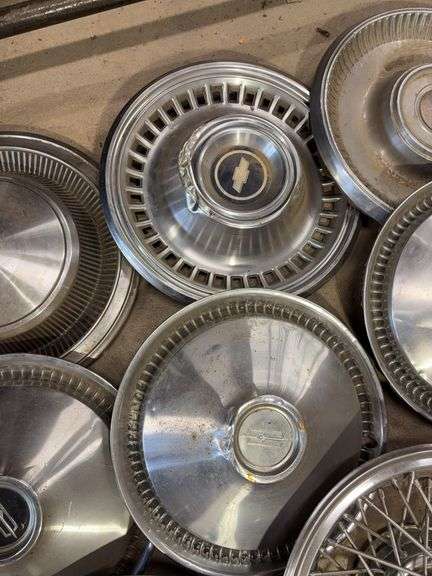 15+ hubcaps - see photos - Chevy, Oldsmobile, and more