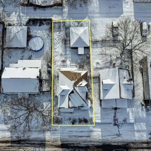 2-Story Home & Detached Garage