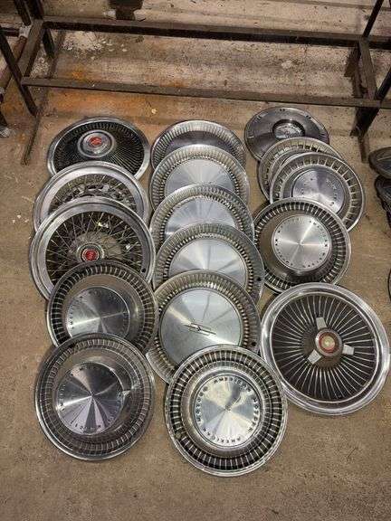 15+ hubcaps - see photos - Dodge, Oldsmobile, and more