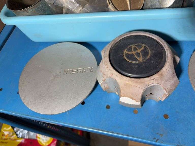Tote of hub caps and parts, Jeep, Nissan, Toyota and more