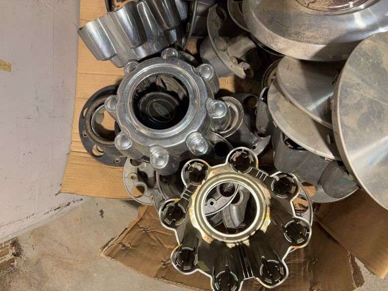 Large lot of hub caps and parts -Ford, Honda and more