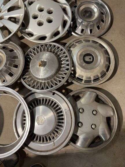 (15+) hub caps including Chevy, Toyota and more