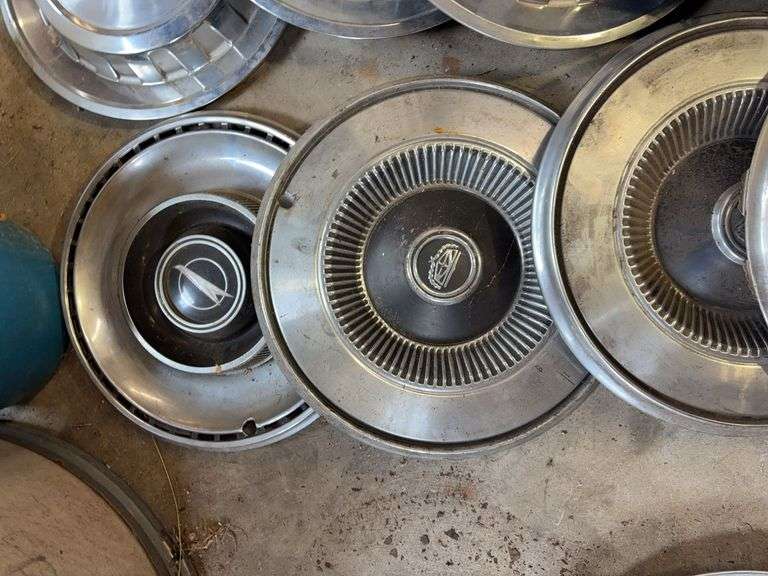 15+ hubcaps - see photos - Ford, Mercury, Buick, and more