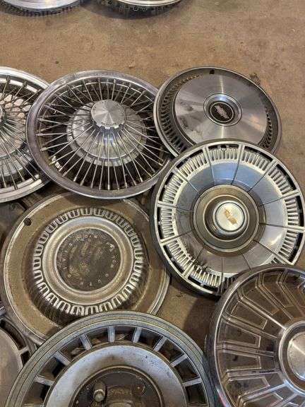 15+ hubcaps - see photos - Chevy and others