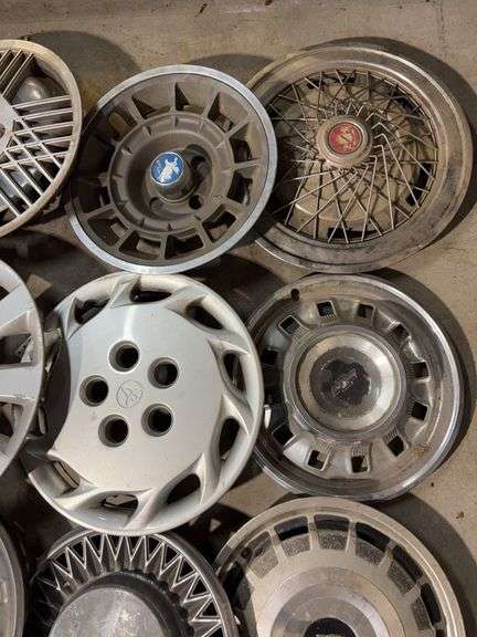 (15+) hub caps including Chevy, Toyota and more