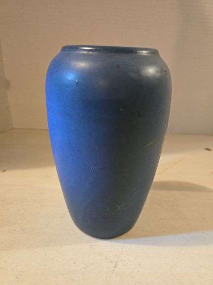 VINTAGE HAND PAINTED PEACOCK POTTERY VASE 8" TALL