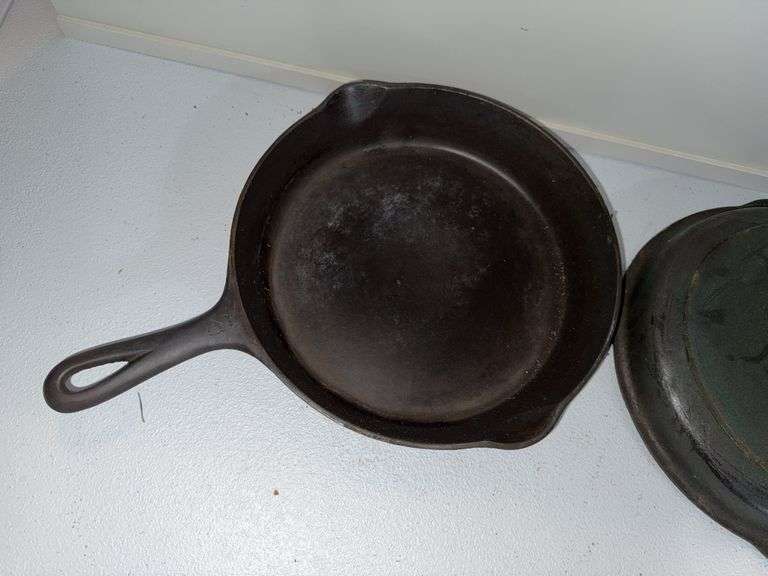 GRISWOLD #8 SKILLET WITH LID