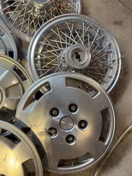 15+ hubcaps - see photos - Chevy, Pontiac, Mustang, and more
