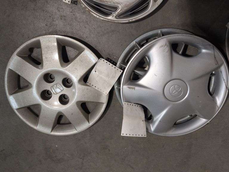 10+ hubcaps - Honda, Toyota, and more