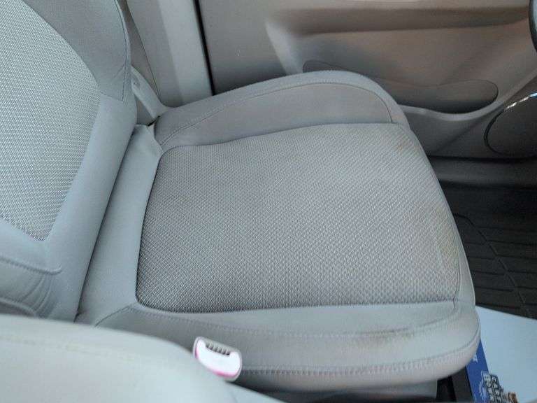 2008 Saturn Vue SW - showing 125,456 miles - runs good