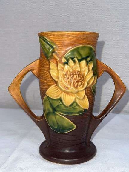 ROSEVILLE WATER LILLY POTTERY VASE 72-6