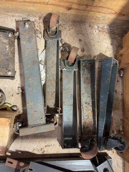 Miscellaneous metal parts and air hose