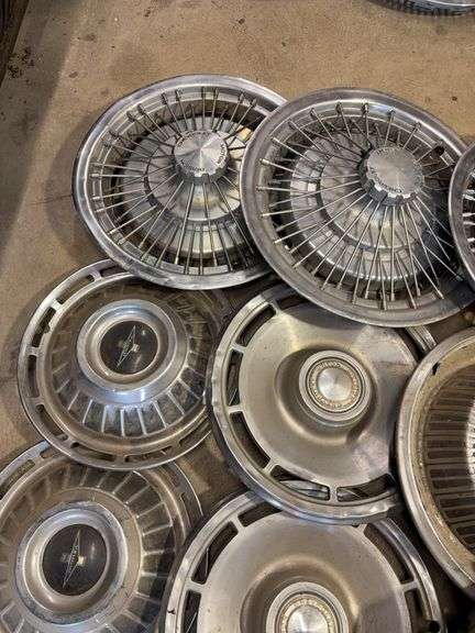 15+ hubcaps - see photos - Chevy and others
