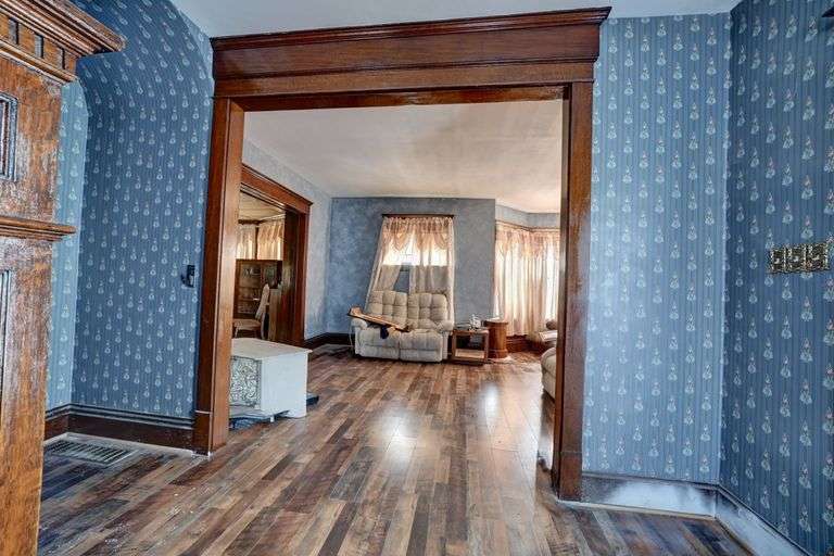 2-Story Home & Detached Garage