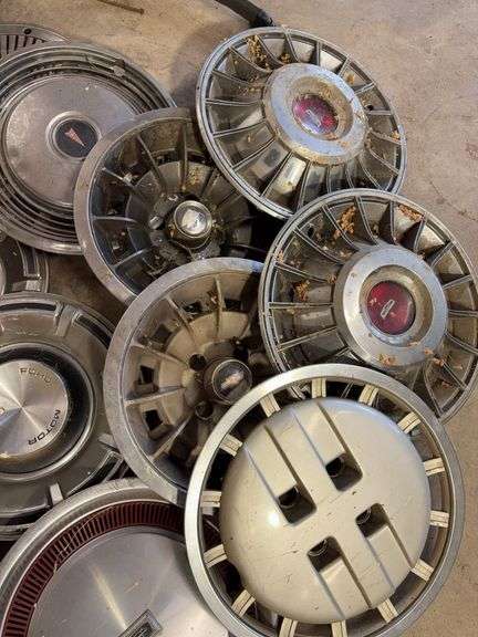 15+ hubcaps - see photos - Buick, Pontiac, Ford, and more