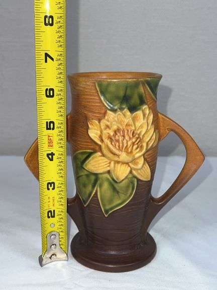 ROSEVILLE WATER LILLY POTTERY VASE 72-6