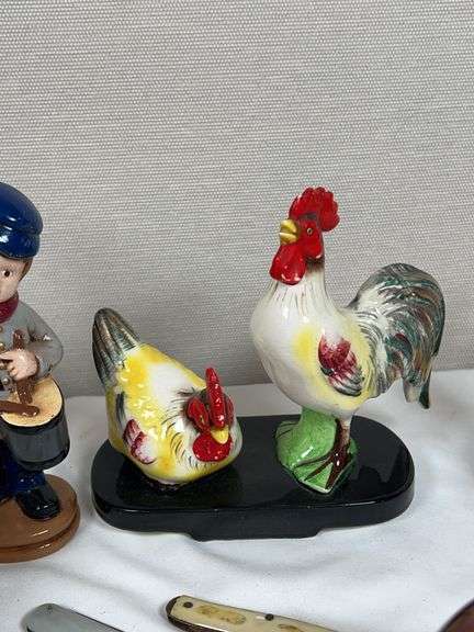 COLLECTIBLE PORCELAIN AND GLASS PIECES