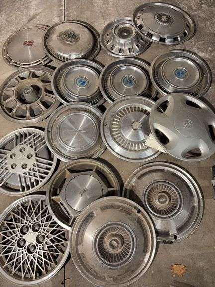 (15+) hub caps including Toyota, Pontiac and more