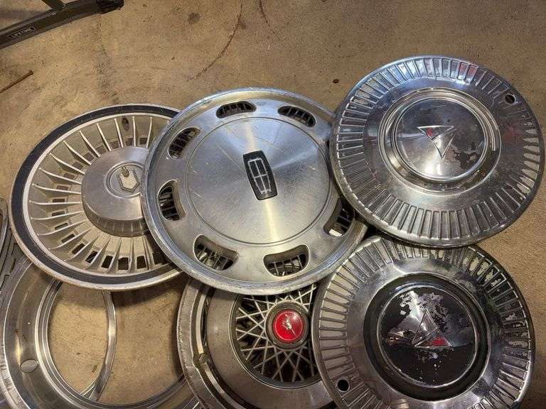 15+ hubcaps - see photos - Mustang, Oldsmobile, and more