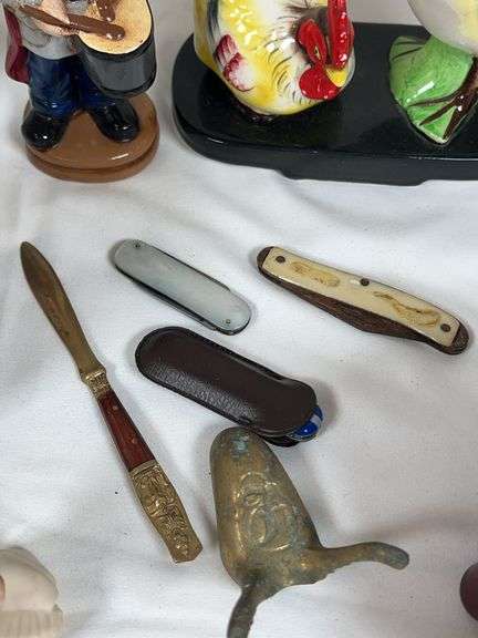 COLLECTIBLE PORCELAIN AND GLASS PIECES