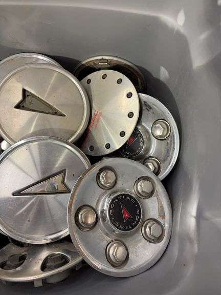 Tote of Pontiac hub caps and parts
