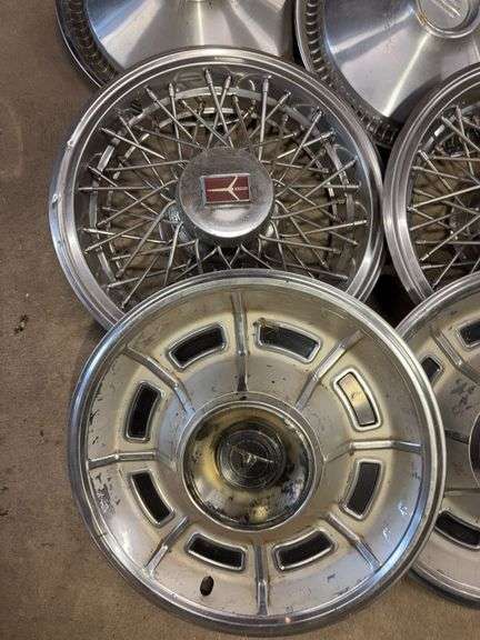 15+ hubcaps - see photos - Chevy, Oldsmobile, and more