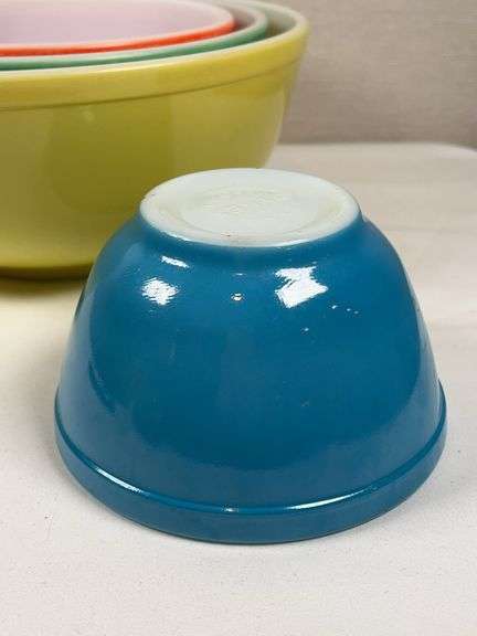 PYREX NESTING BOWLS